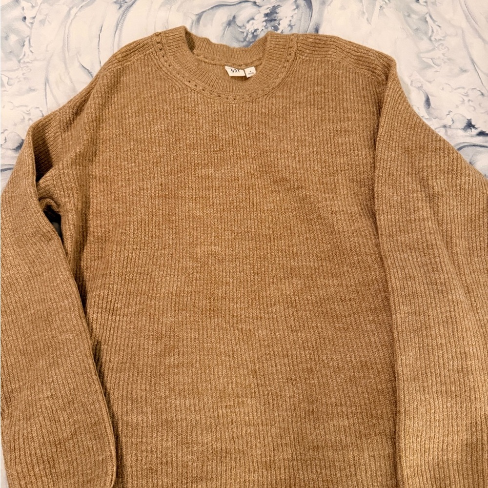 GAP Women's Tan Crewneck Sweater